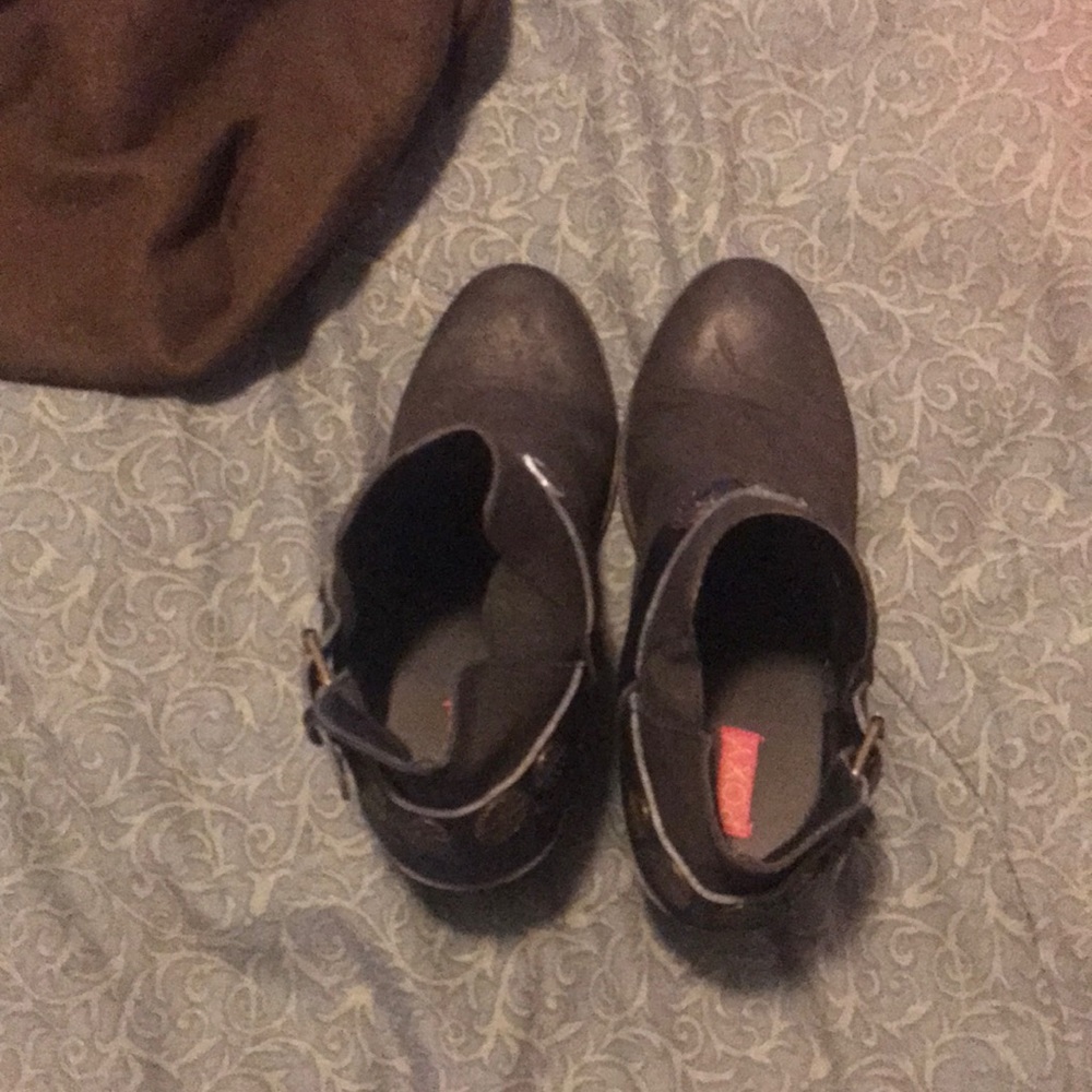 Short boots
